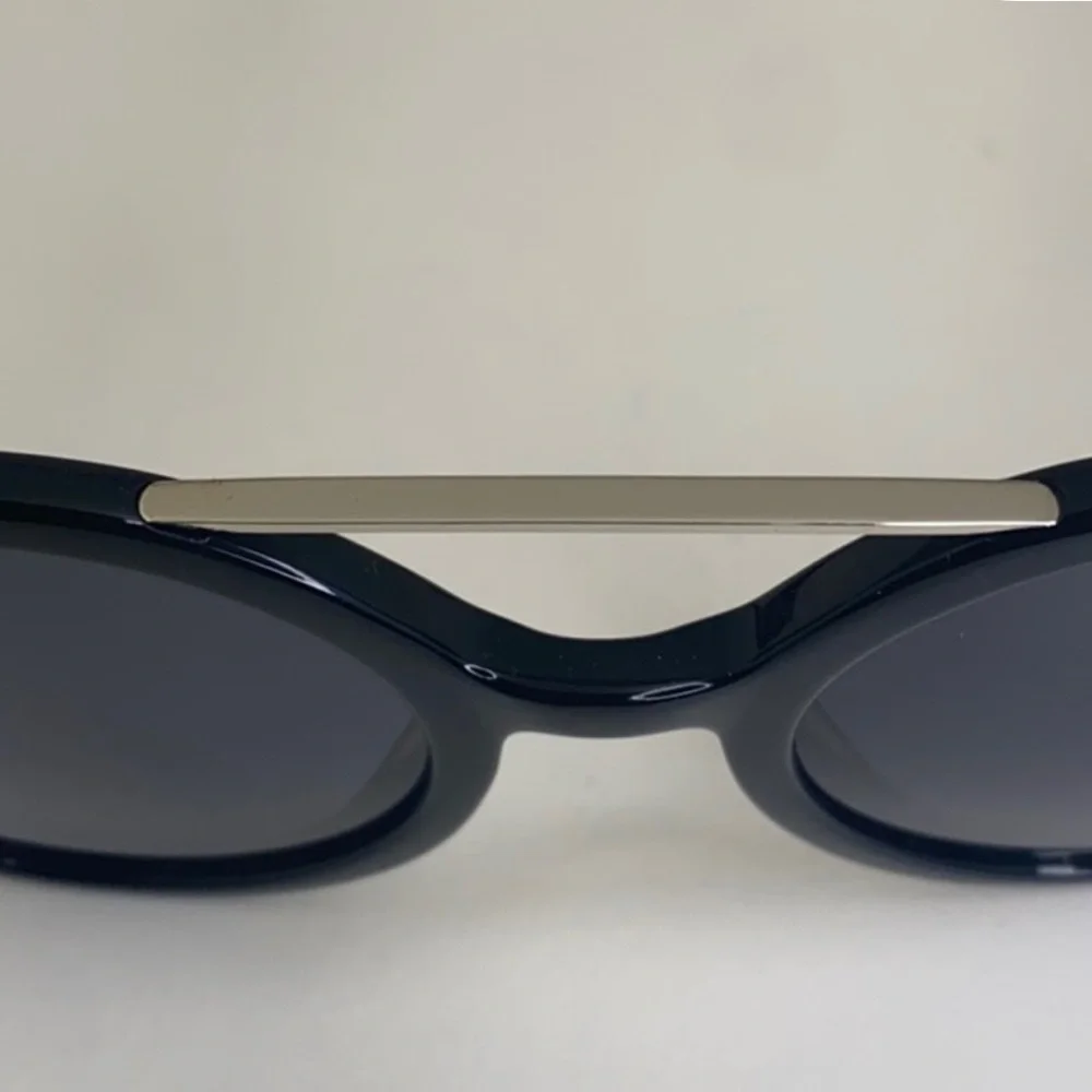 Komono Sunglasses NEW The Vivien Black Round w silver